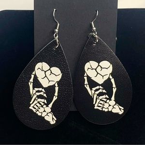 COPY - 💀NWOT Halloween teardrop leather hook earrings💀